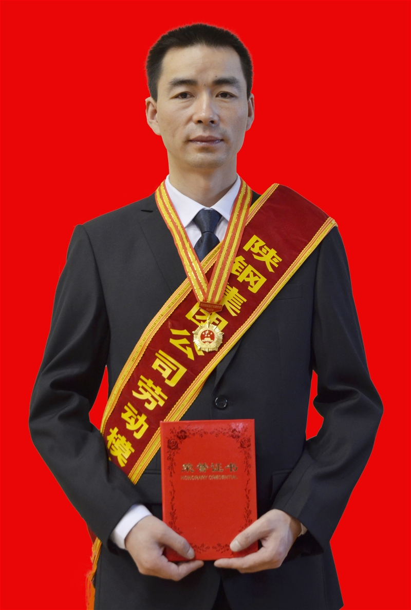 心伏脚下  敢为人先  好学善思    立异超出   献身轧钢奇迹的领头雁——杨军涛